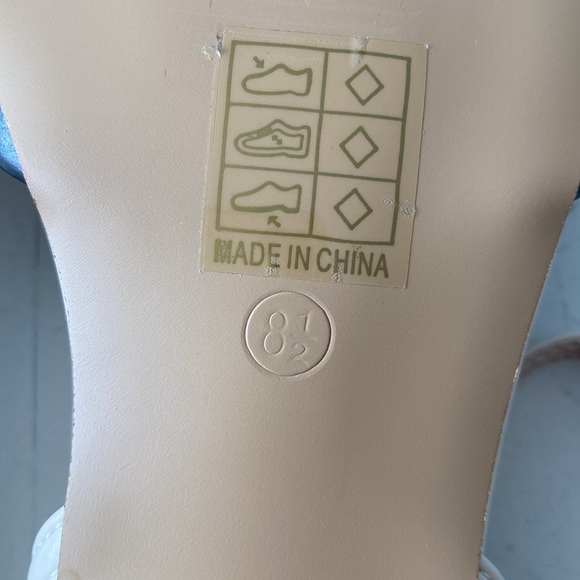 NEW Journee Collection Black and Cream Brynn Croc Embossed Slingback Shoes 8.5 - Picture 8 of 8